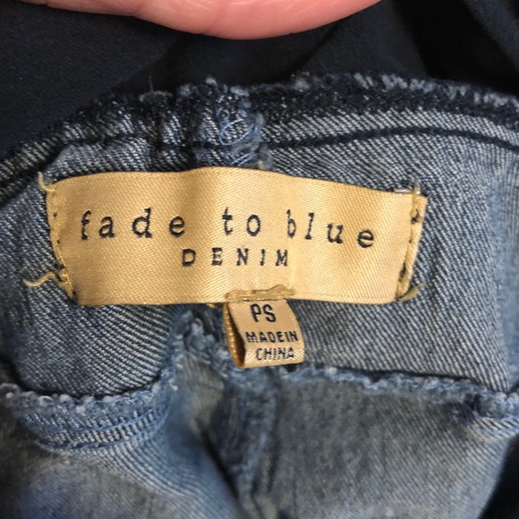 😎 3/$10 Maternity Jeans size petite small - Picture 4 of 5